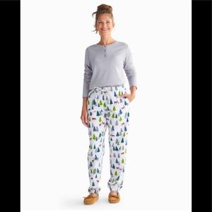 Flannel Women’s PJ set. The Company Store. Size Small. Winterwood pattern.